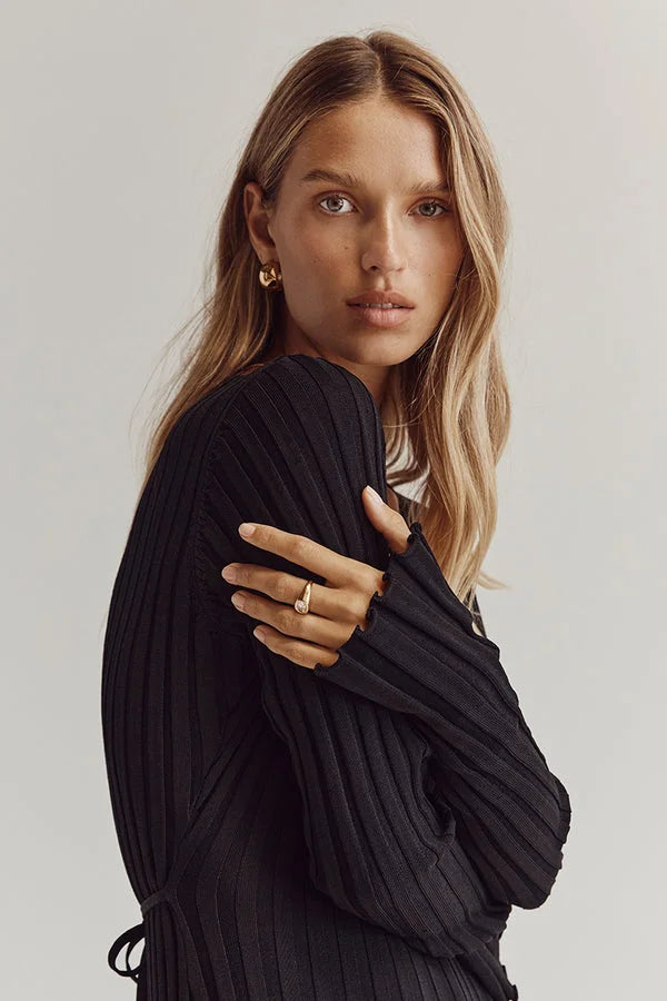 Demi V-neck midi dress with sleeves
