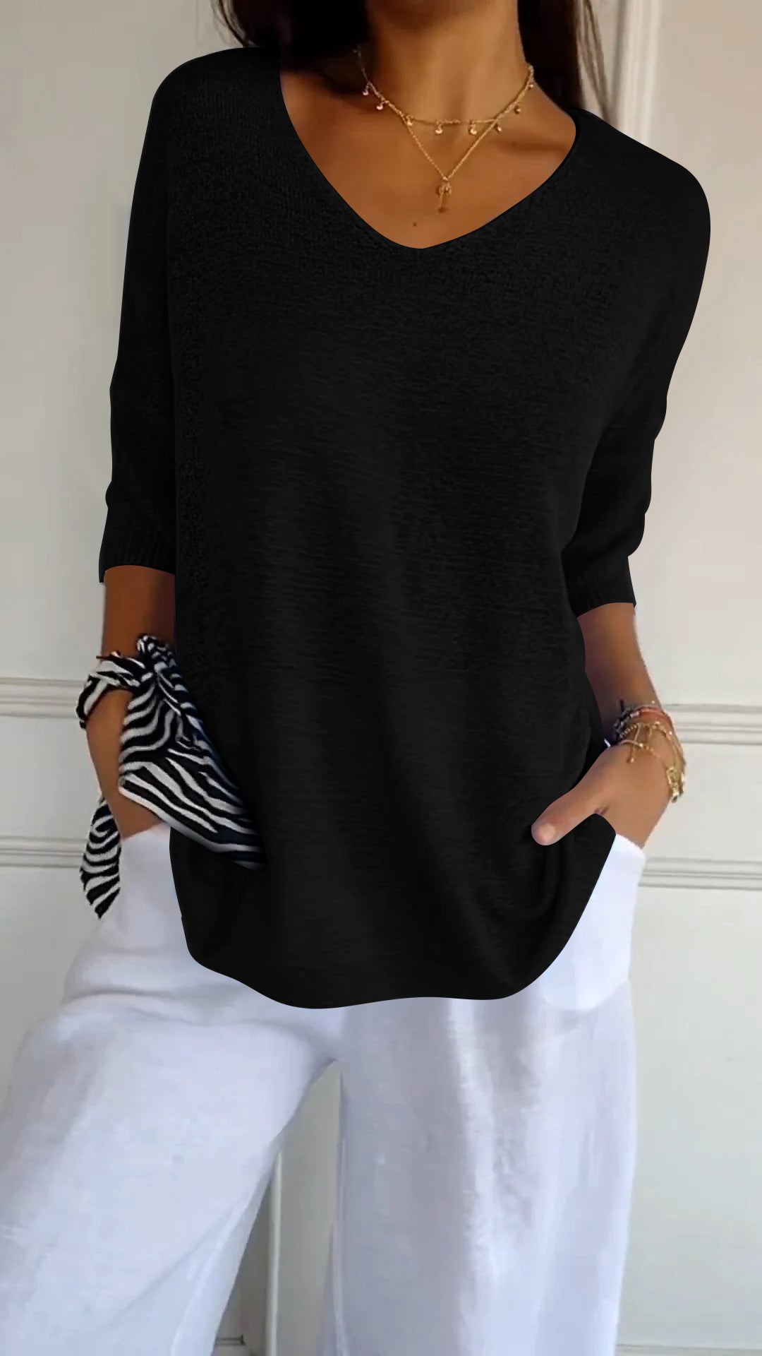 Vera Plain knitted top with V-neckline