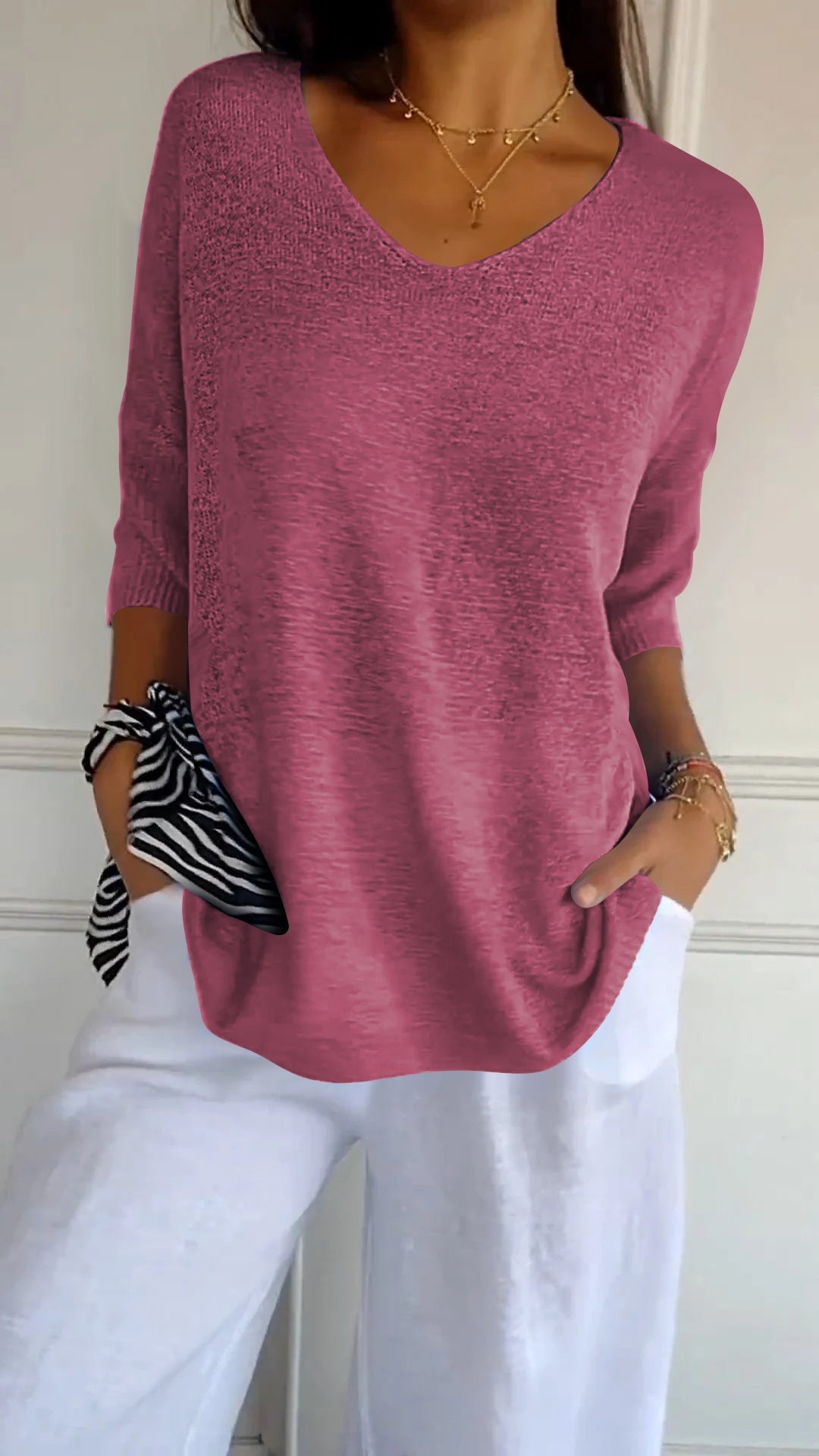 Vera Plain knitted top with V-neckline