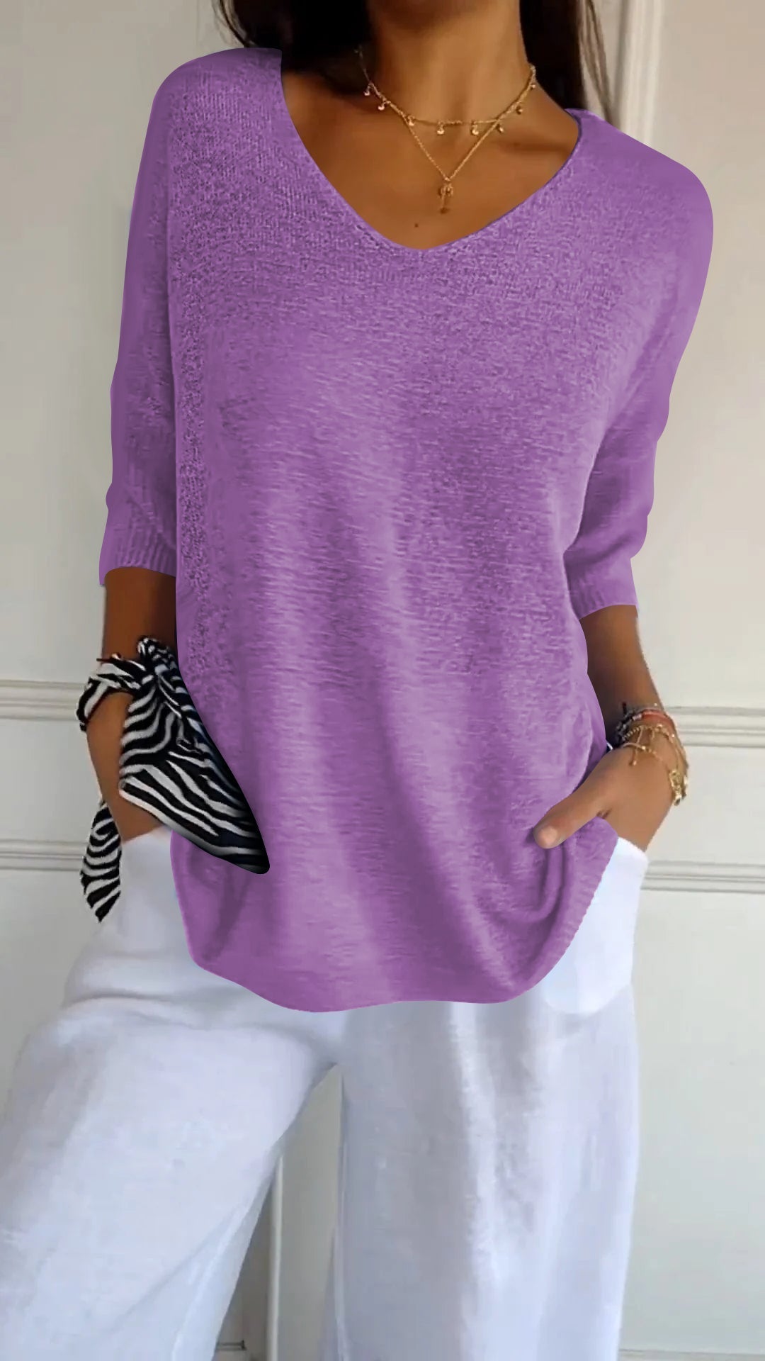 Vera Plain knitted top with V-neckline