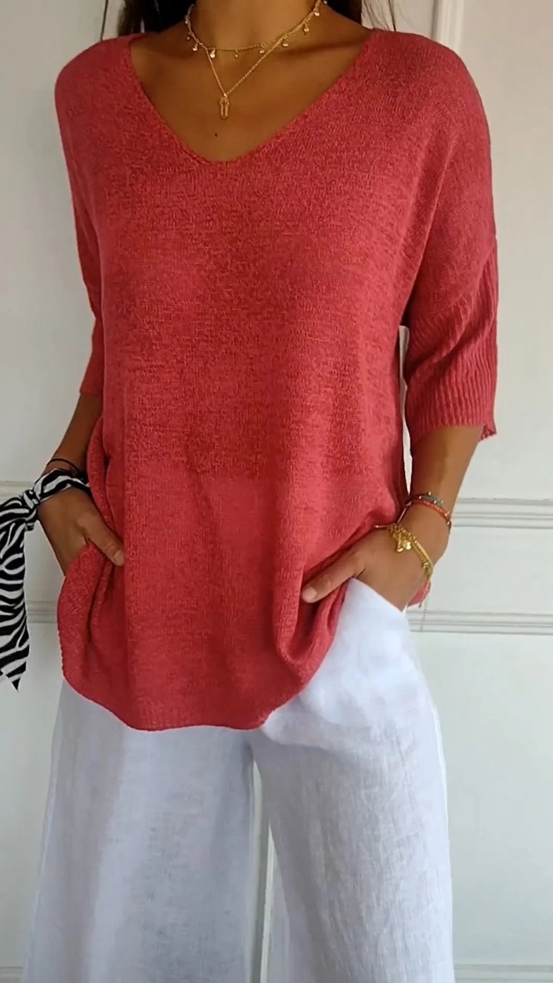 Vera Plain knitted top with V-neckline