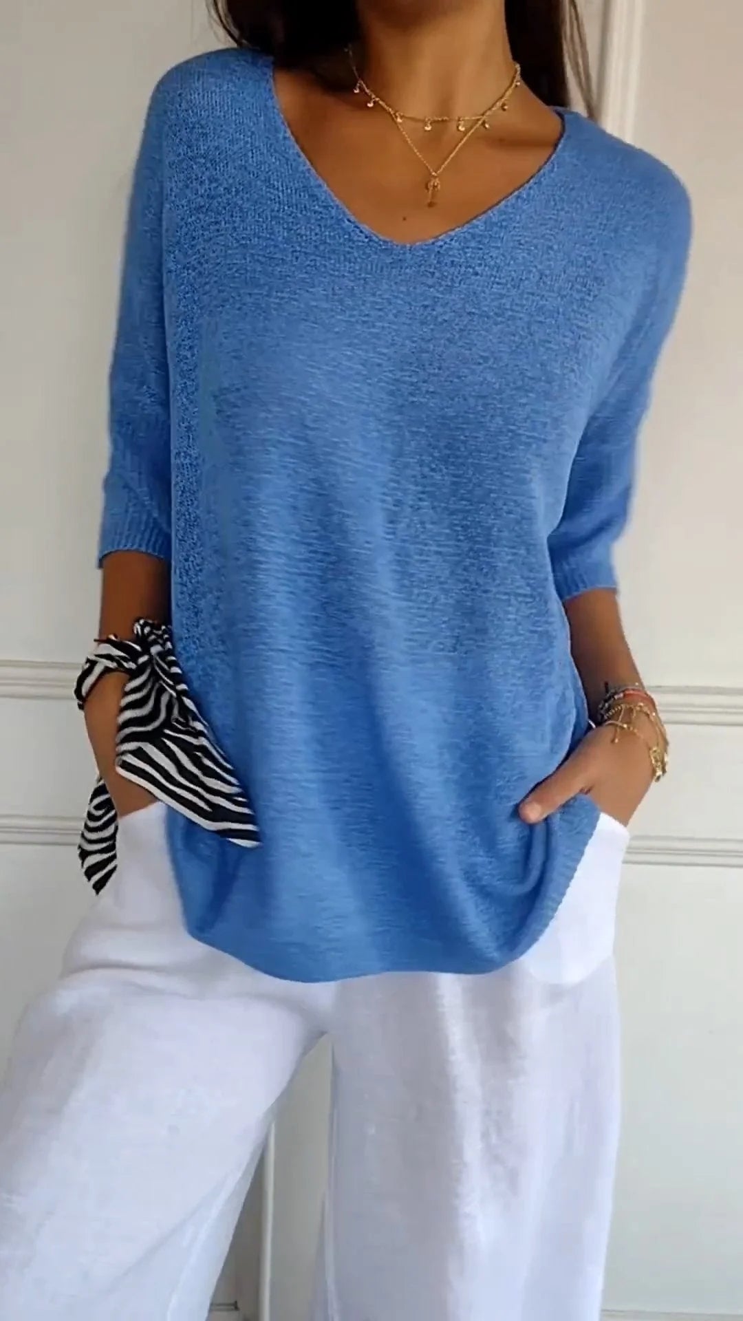Vera Plain knitted top with V-neckline