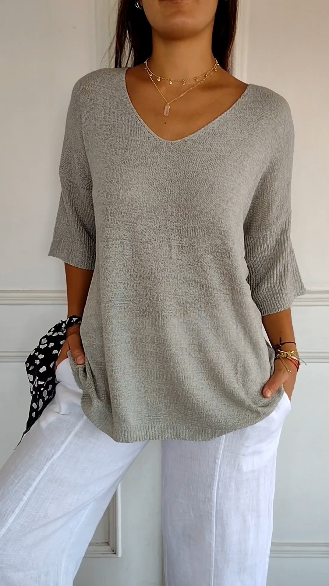 Vera Plain knitted top with V-neckline