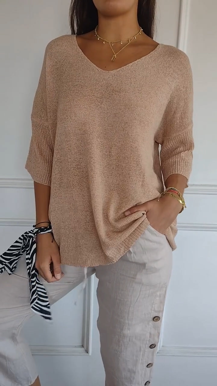 Vera Plain knitted top with V-neckline