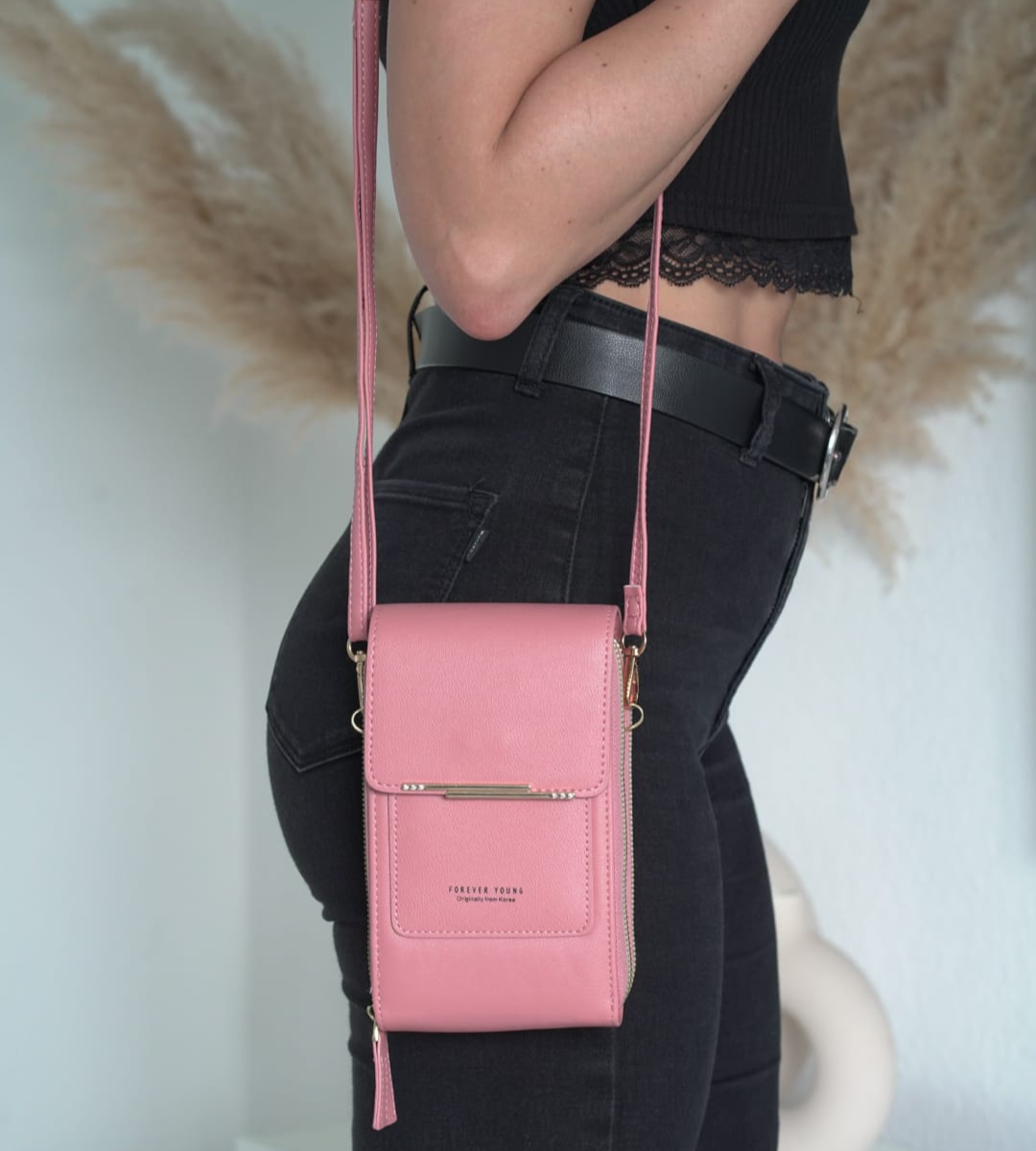 Ellana The premium shoulder bag with Touchscreen