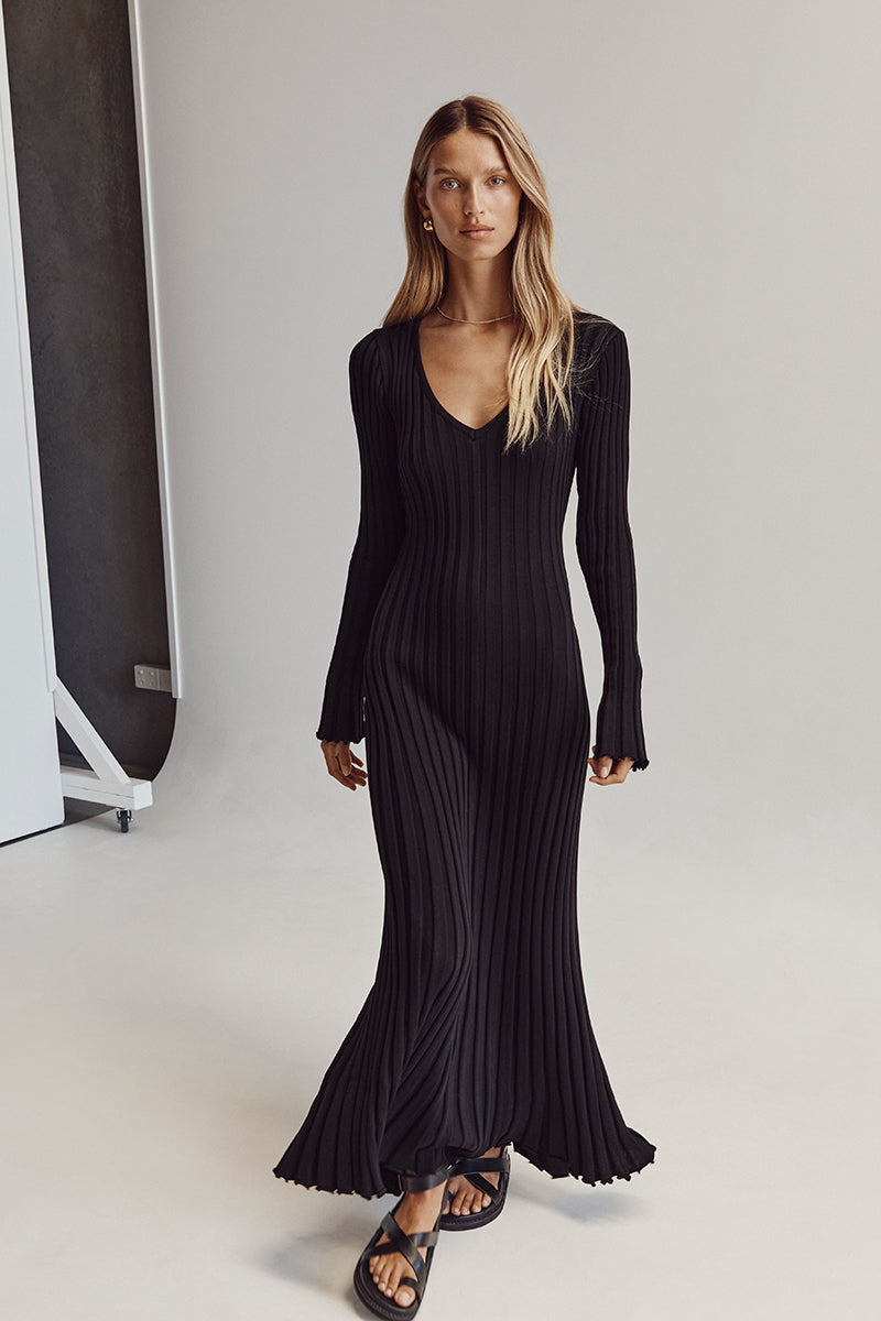 Demi V-neck midi dress with sleeves