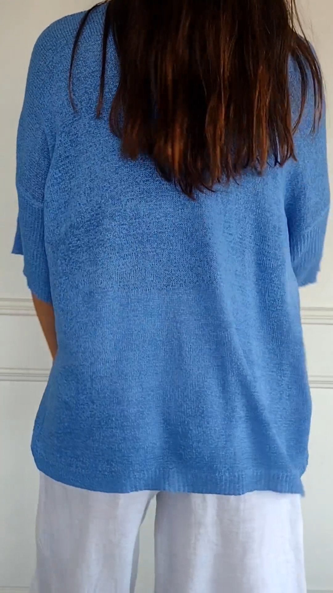 Vera Plain knitted top with V-neckline