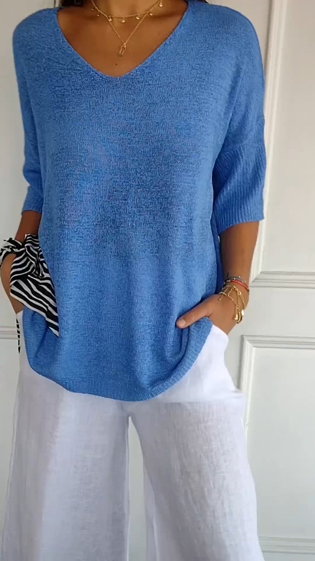 Vera Plain knitted top with V-neckline