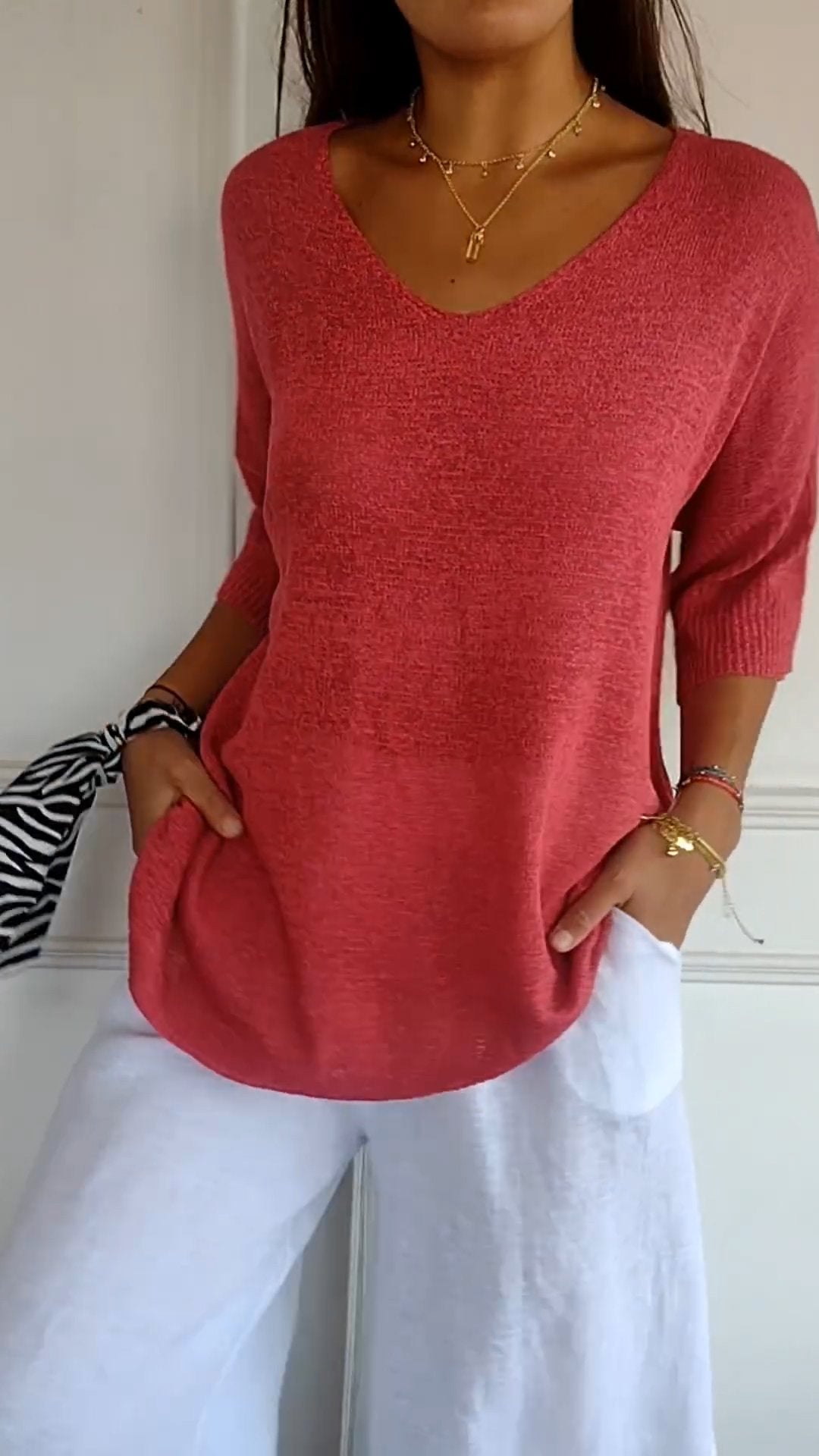 Vera Plain knitted top with V-neckline